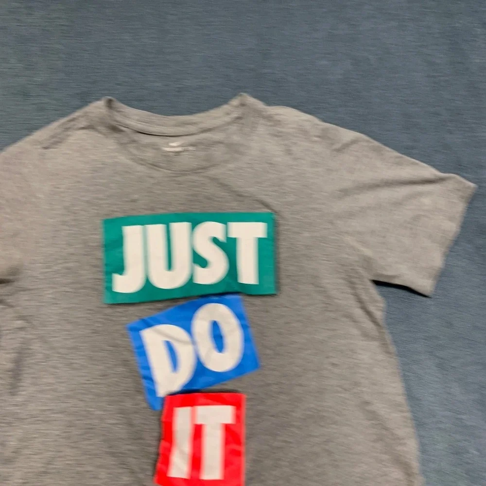 The Nike Tee Shirt Boys Medium Heather Gray Just Do It Graphic Logo Crew Neck